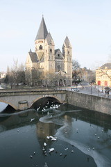 La Moselle gelée à Metz